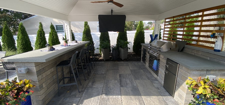 Cambridge XL pavers Onyx/natural pool patio